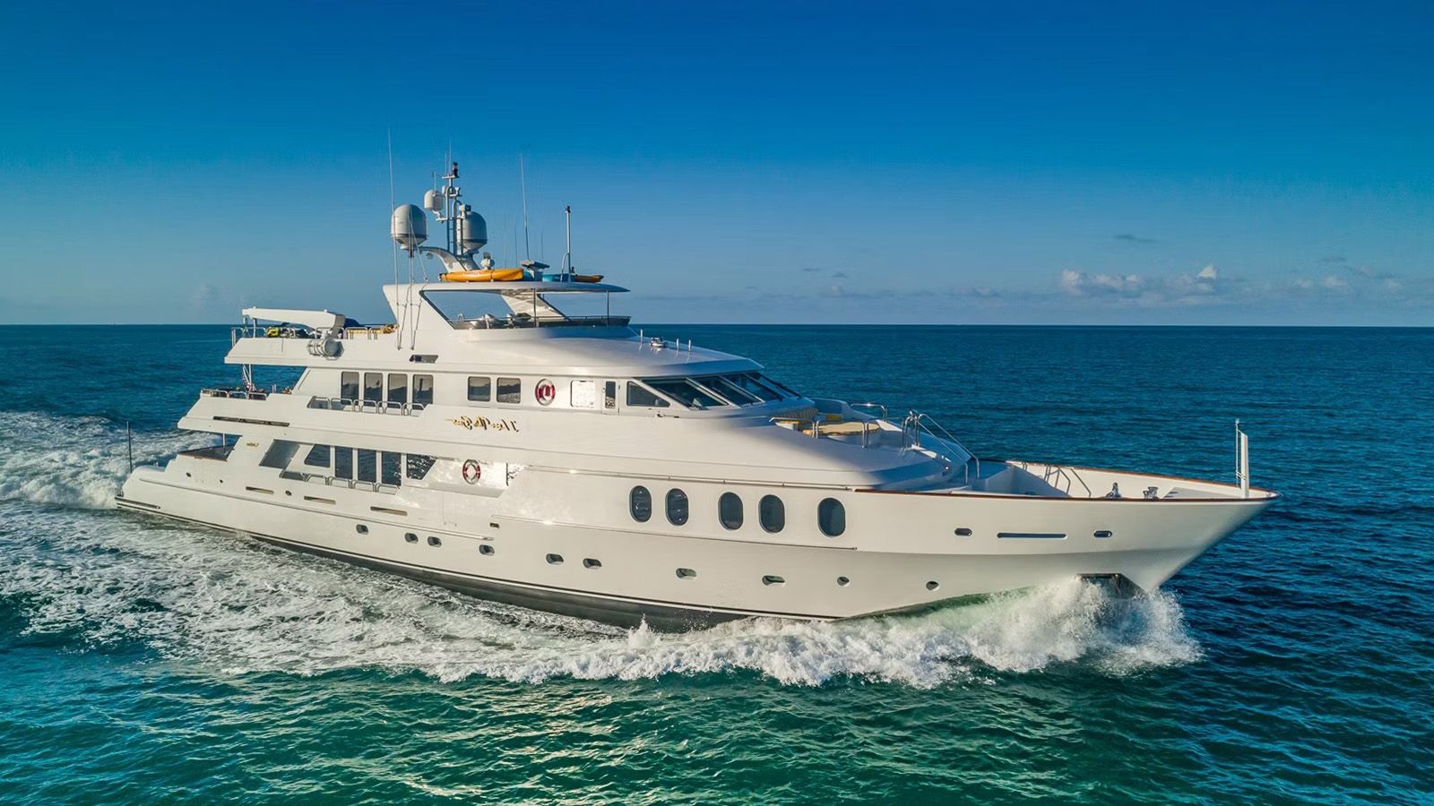 LESTIEN Yacht Mサイズ New JCA on 44m Christensen motor yacht I Love This Boat